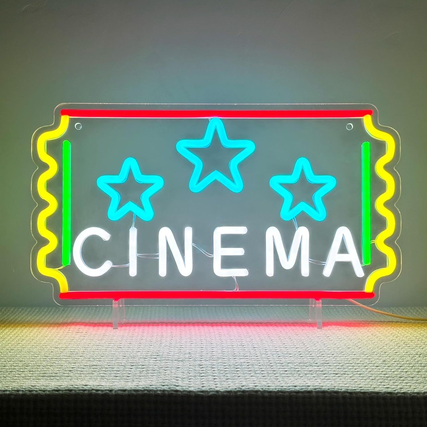 Insegna al Neon a Forma di Big - Home Cinema Tickets recensione e prezzo